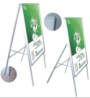 海報(bào)架的選型與采購(gòu)指南 廣州市海納展覽器材供貨方案
